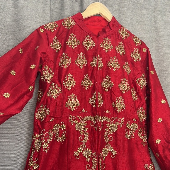 Beautiful red embroidered silk jacket with kundan work anarkali Bridal dress - Picture 2 of 14